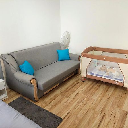 Aweshome City Apartment - 3 Bedrooms And Free Parking 데브레첸 외부 사진