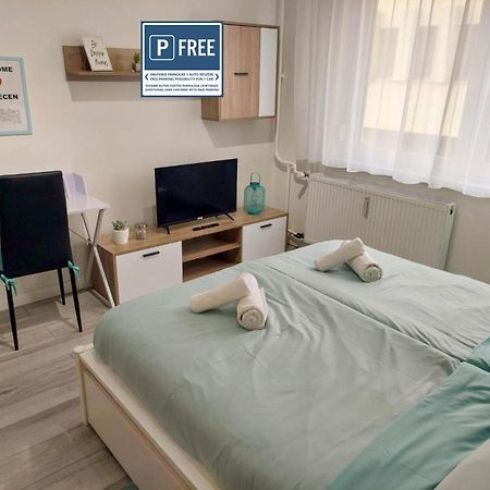 Aweshome City Apartment - 3 Bedrooms And Free Parking 데브레첸 외부 사진