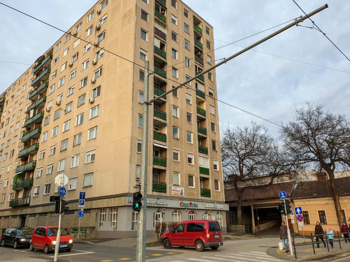 Aweshome City Apartment - 3 Bedrooms And Free Parking 데브레첸 외부 사진