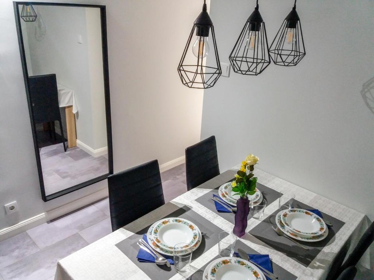 Aweshome City Apartment - 3 Bedrooms And Free Parking 데브레첸 외부 사진