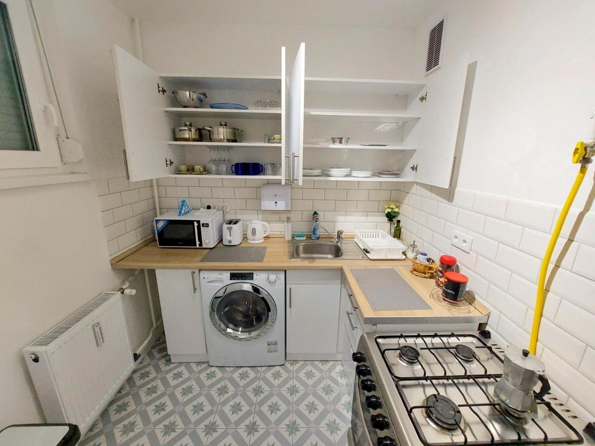 Aweshome City Apartment - 3 Bedrooms And Free Parking 데브레첸 외부 사진