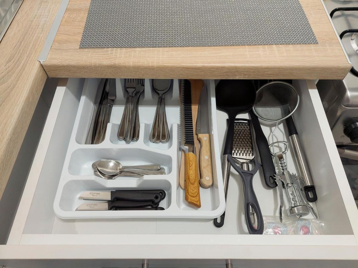 Aweshome City Apartment - 3 Bedrooms And Free Parking 데브레첸 외부 사진