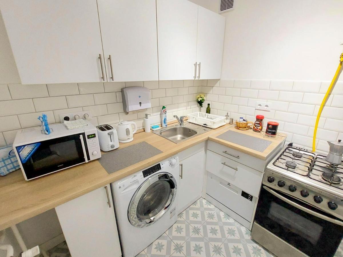 Aweshome City Apartment - 3 Bedrooms And Free Parking 데브레첸 외부 사진