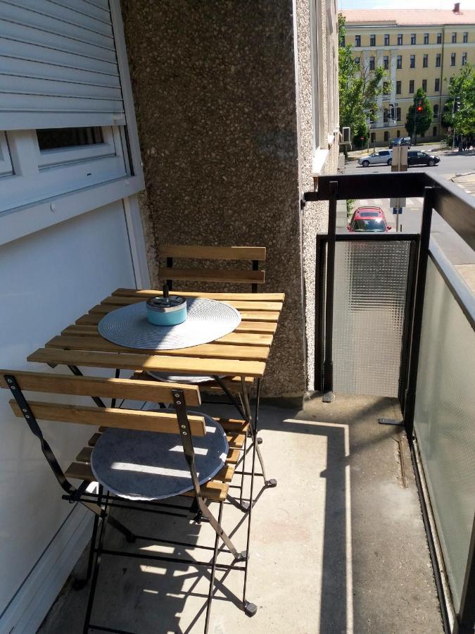 Aweshome City Apartment - 3 Bedrooms And Free Parking 데브레첸 외부 사진