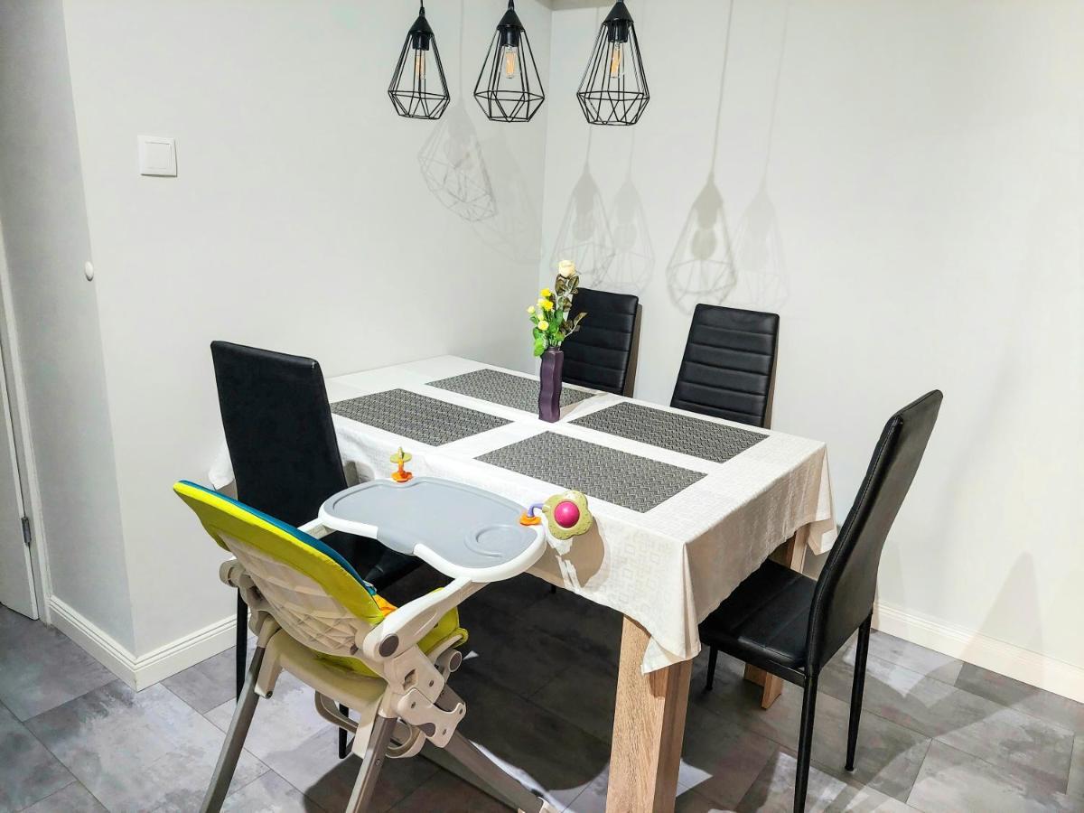 Aweshome City Apartment - 3 Bedrooms And Free Parking 데브레첸 외부 사진
