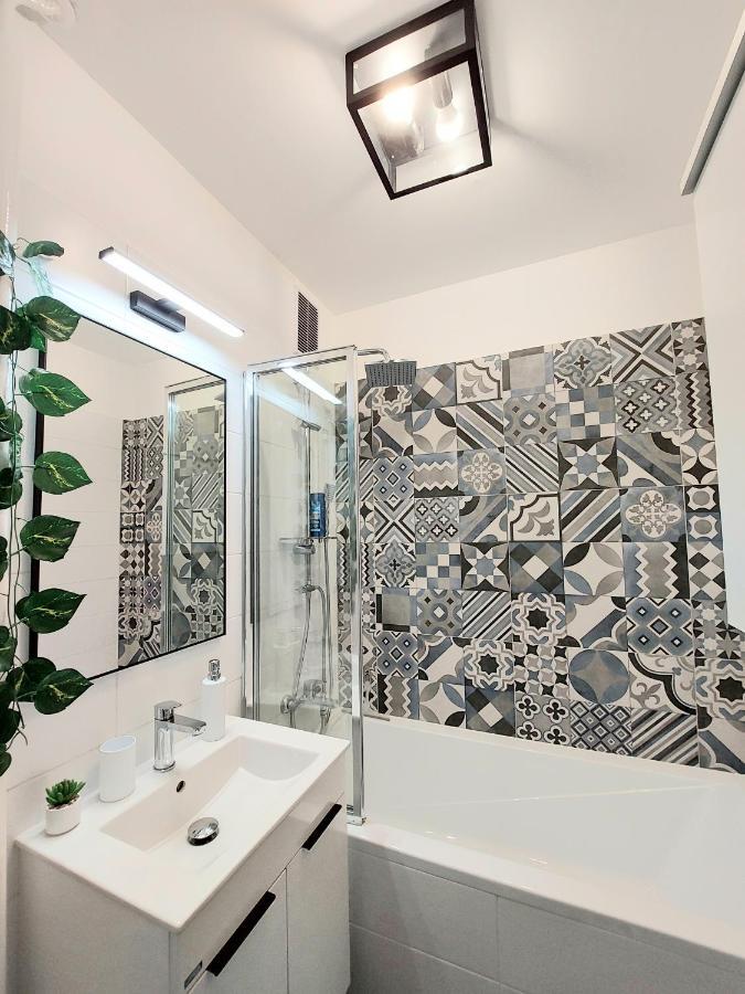 Aweshome City Apartment - 3 Bedrooms And Free Parking 데브레첸 외부 사진