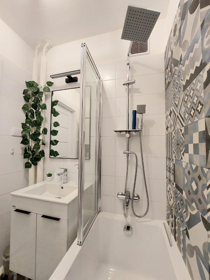 Aweshome City Apartment - 3 Bedrooms And Free Parking 데브레첸 외부 사진