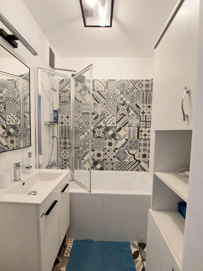Aweshome City Apartment - 3 Bedrooms And Free Parking 데브레첸 외부 사진