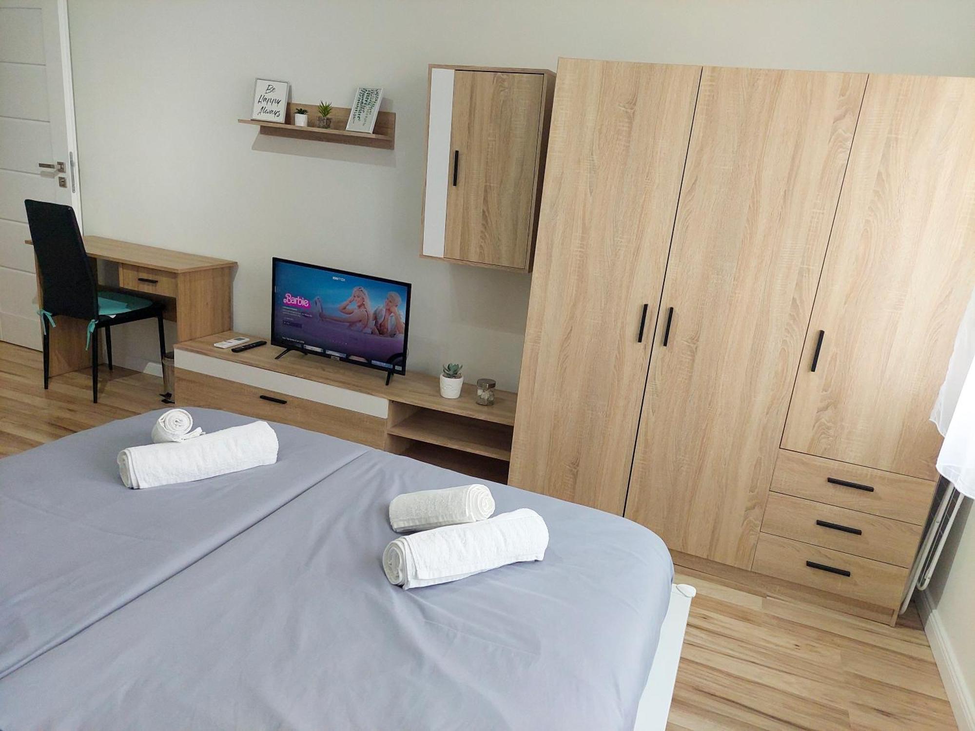 Aweshome City Apartment - 3 Bedrooms And Free Parking 데브레첸 외부 사진