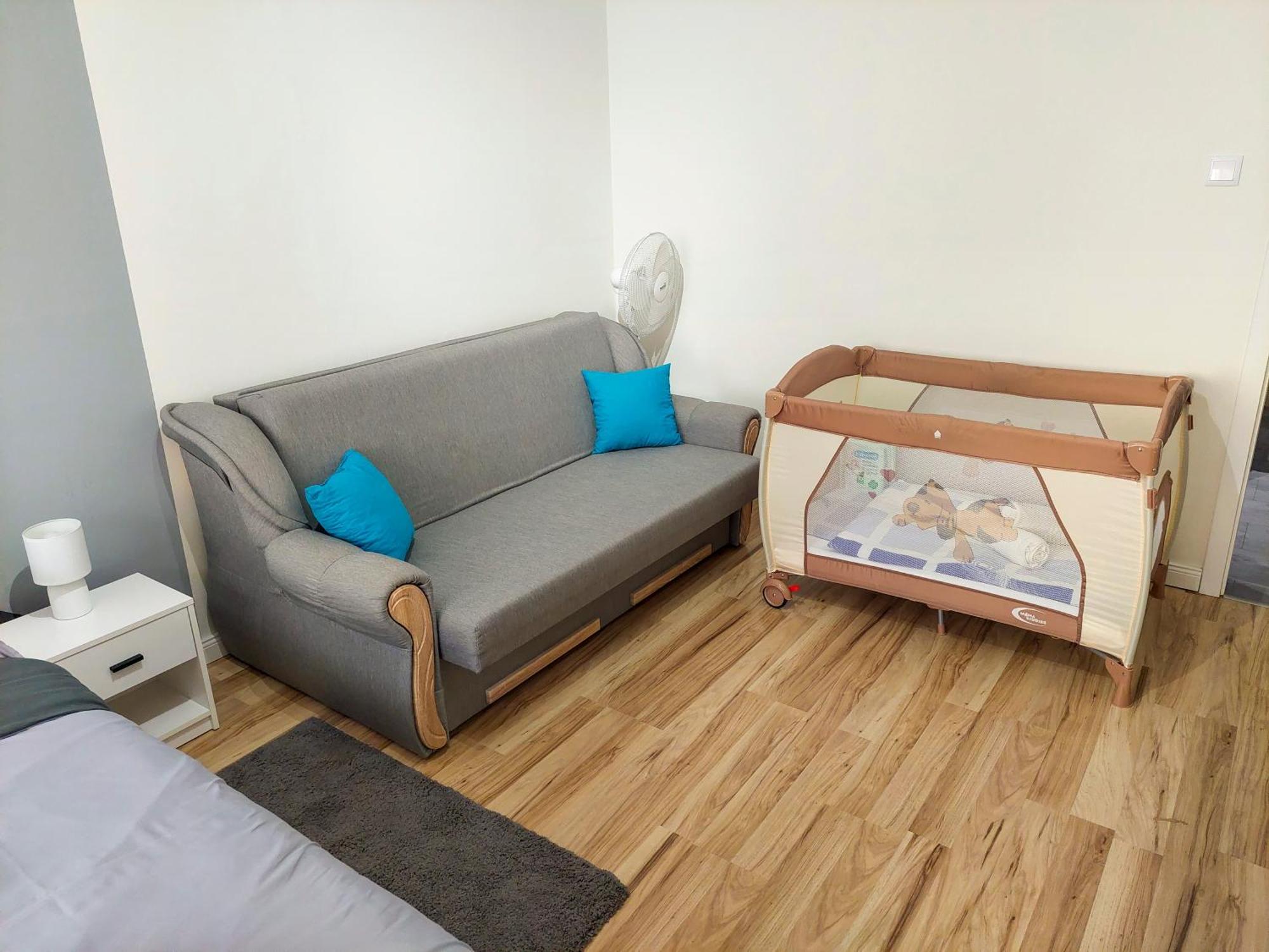 Aweshome City Apartment - 3 Bedrooms And Free Parking 데브레첸 외부 사진