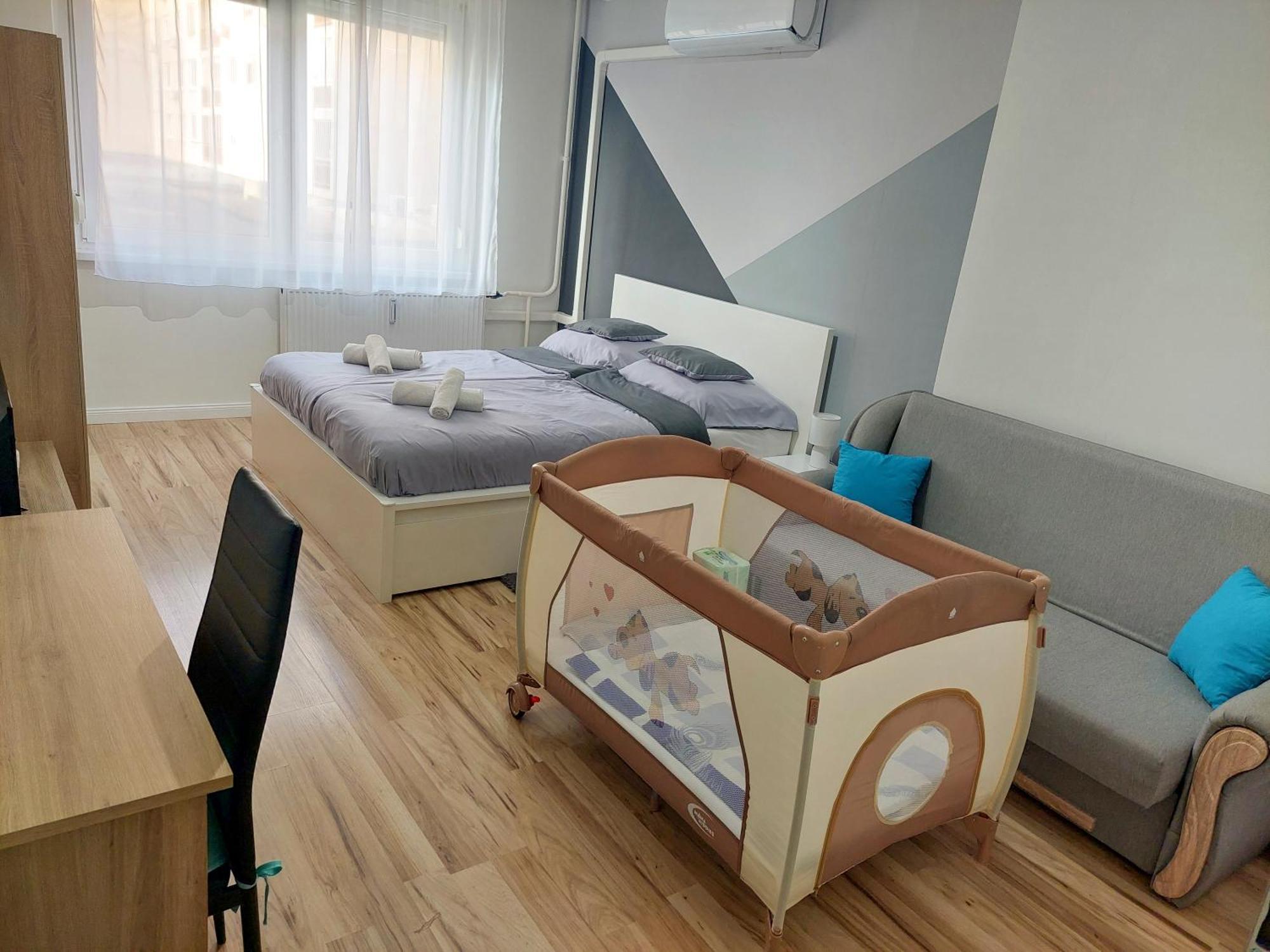 Aweshome City Apartment - 3 Bedrooms And Free Parking 데브레첸 외부 사진