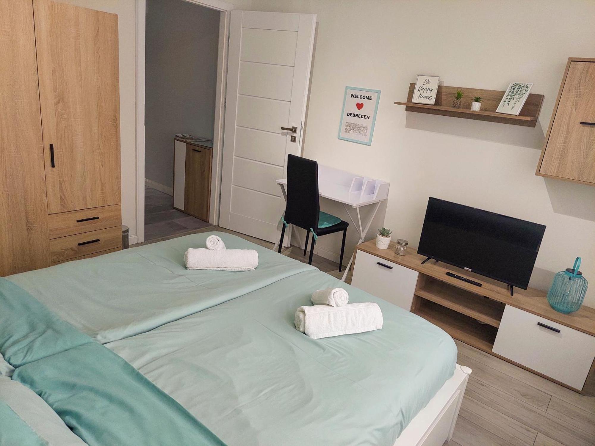 Aweshome City Apartment - 3 Bedrooms And Free Parking 데브레첸 외부 사진