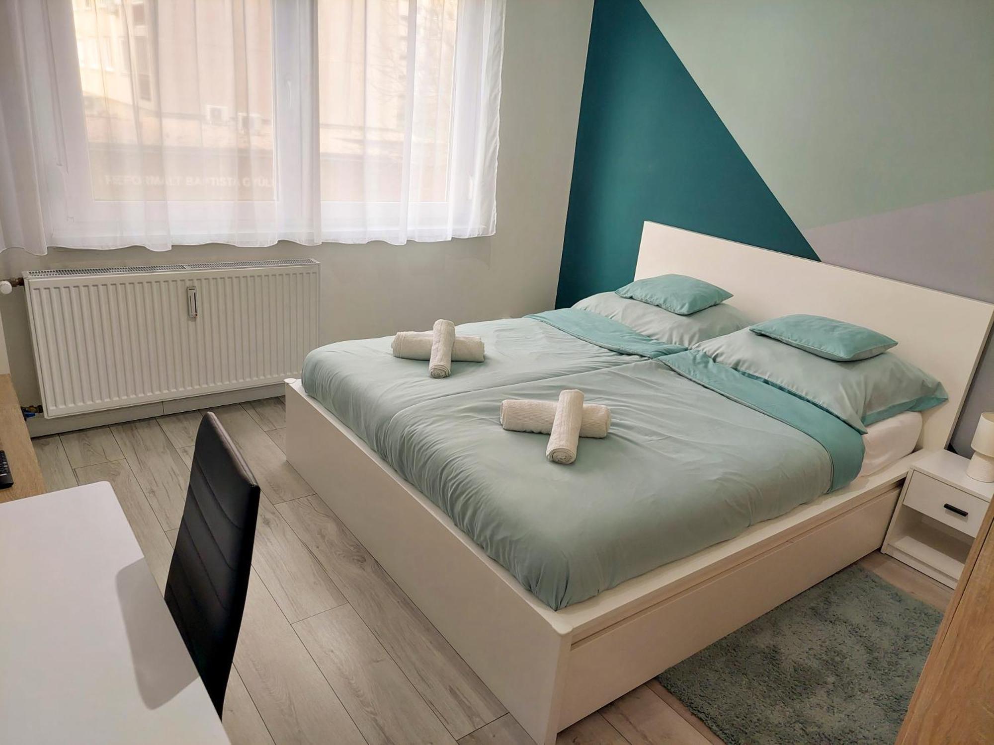 Aweshome City Apartment - 3 Bedrooms And Free Parking 데브레첸 외부 사진