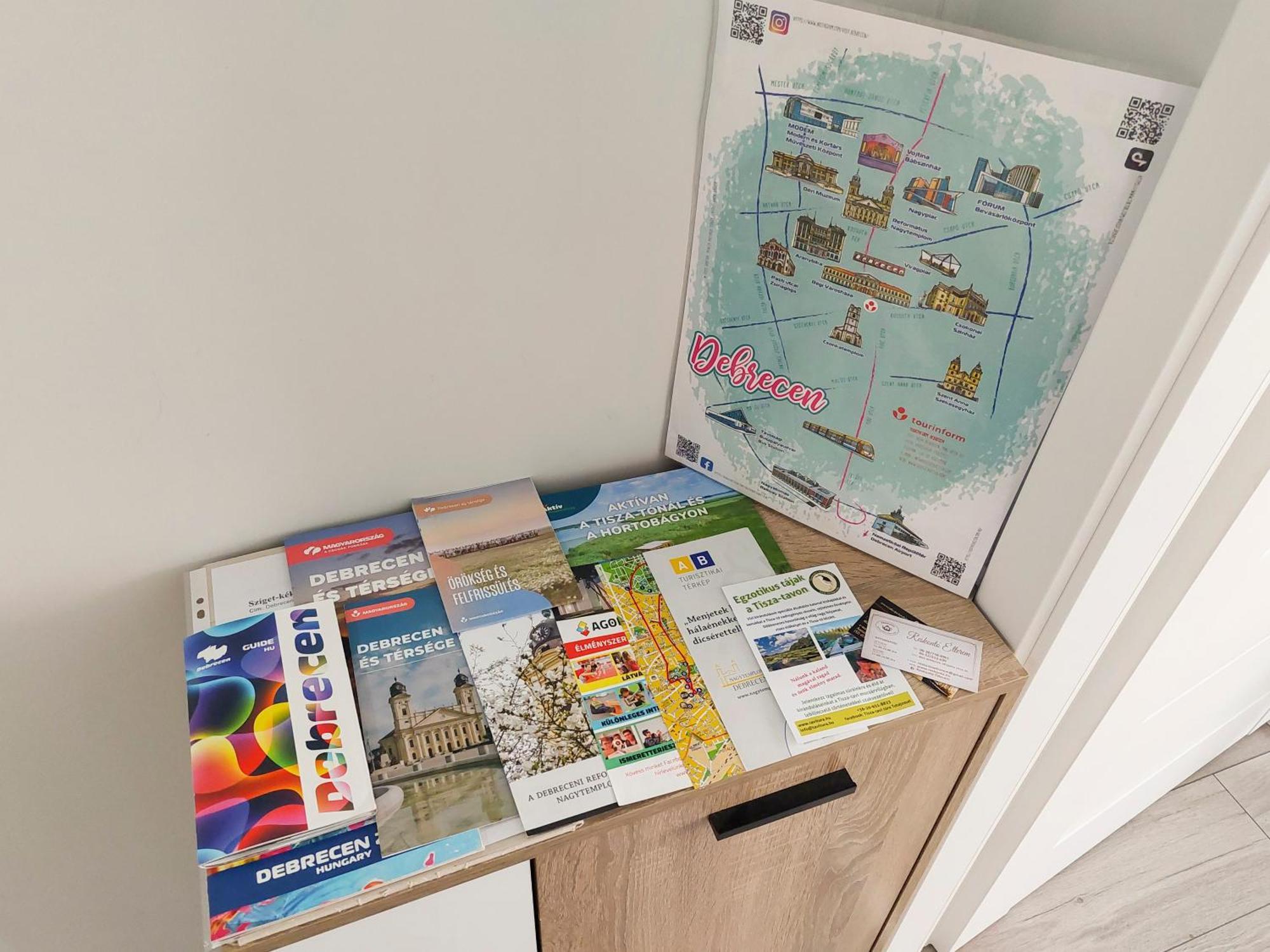 Aweshome City Apartment - 3 Bedrooms And Free Parking 데브레첸 외부 사진